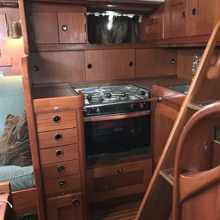 Πλωτό κατάλυμα Sailing Yacht Hallberg Rassy 352 Γένοβα