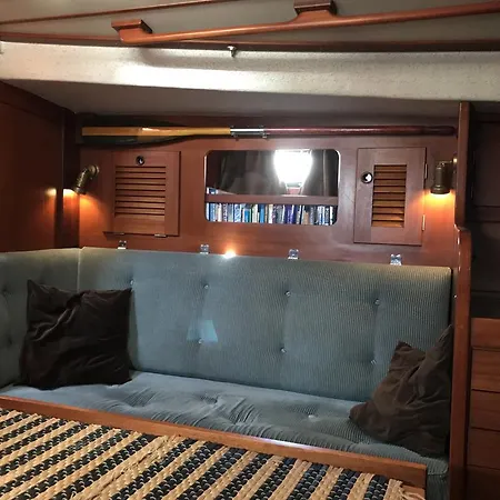 Botel Sailing Yacht Hallberg Rassy 352 *